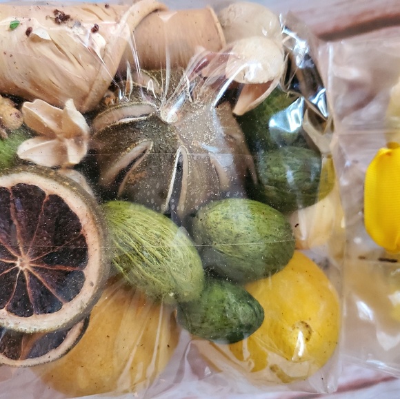 Garden Route Lemon Citrus Fragrant Vase Filler - Picture 5 of 7